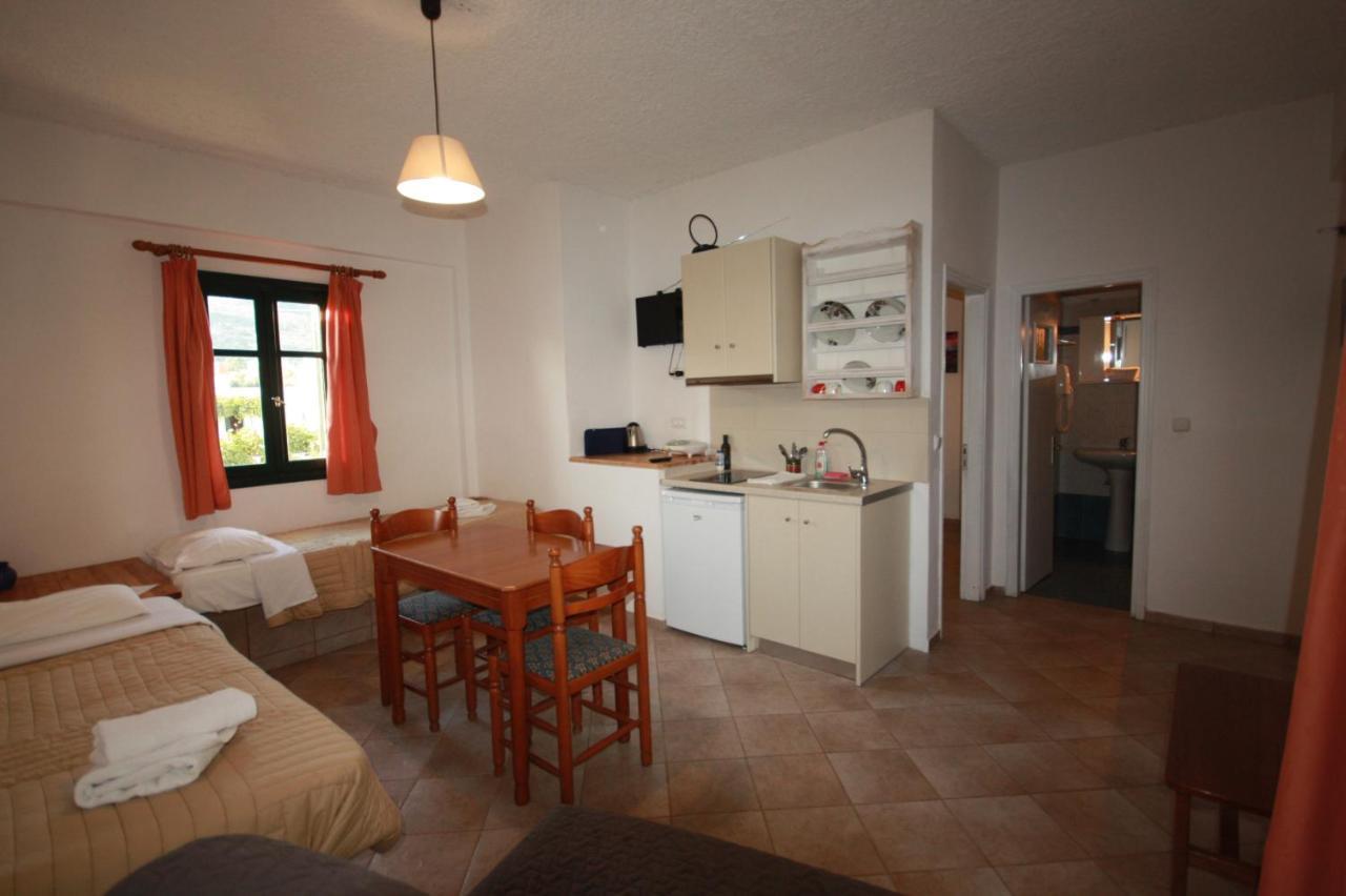 Cyclades Beach Apartments Chrisopigi  Bagian luar foto