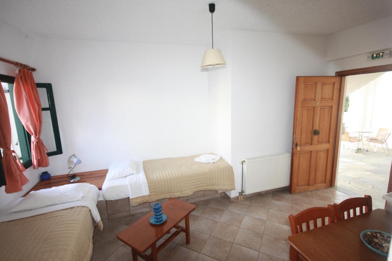 Cyclades Beach Apartments Chrisopigi  Bagian luar foto